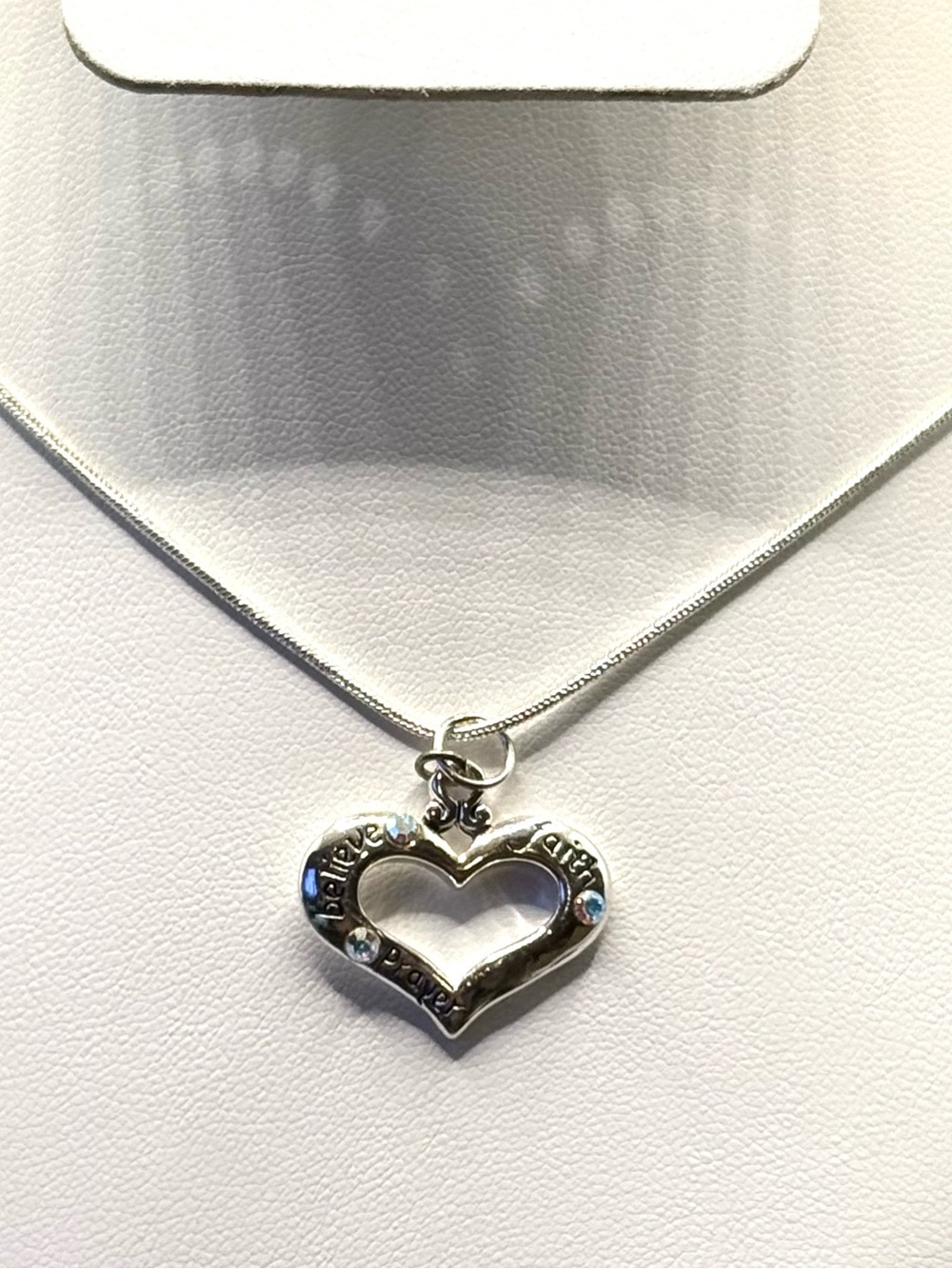NEW Sterling Silver Heart Pendant Necklace with Encouraging Words (JW0001)